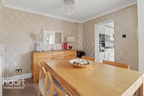 3 bedroom terraced house for sale, Tangmere Crescent, Hornchurch