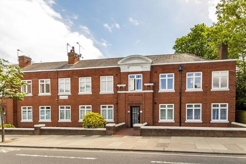 2 bedroom flat to rent, Cross Deep, Twickenham TW1