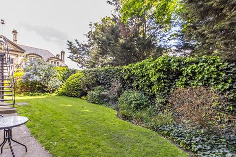 2 bedroom flat to rent, Cross Deep, Twickenham TW1