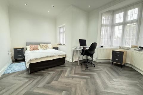 6 bedroom house for sale, Westrow Gardens, Ilford