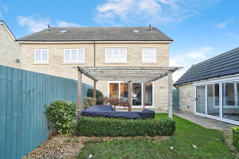 4 bedroom semi-detached house for sale, Mill Square, Horsforth, Leeds