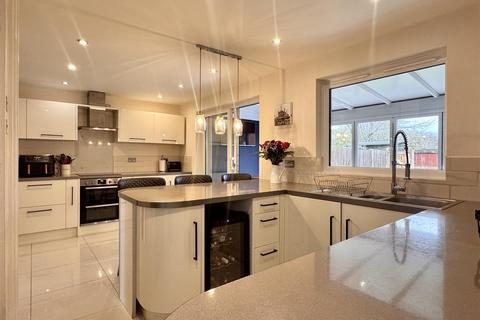 3 bedroom detached house for sale, Paddock Drive, Springfield, Chelmsford