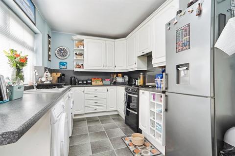 3 bedroom terraced house for sale, Fieldhead Road, Guiseley, Leeds