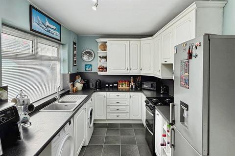3 bedroom terraced house for sale, Fieldhead Road, Guiseley, Leeds