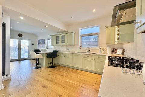 4 bedroom semi-detached house for sale, Dunes Avenue, South Shore FY4