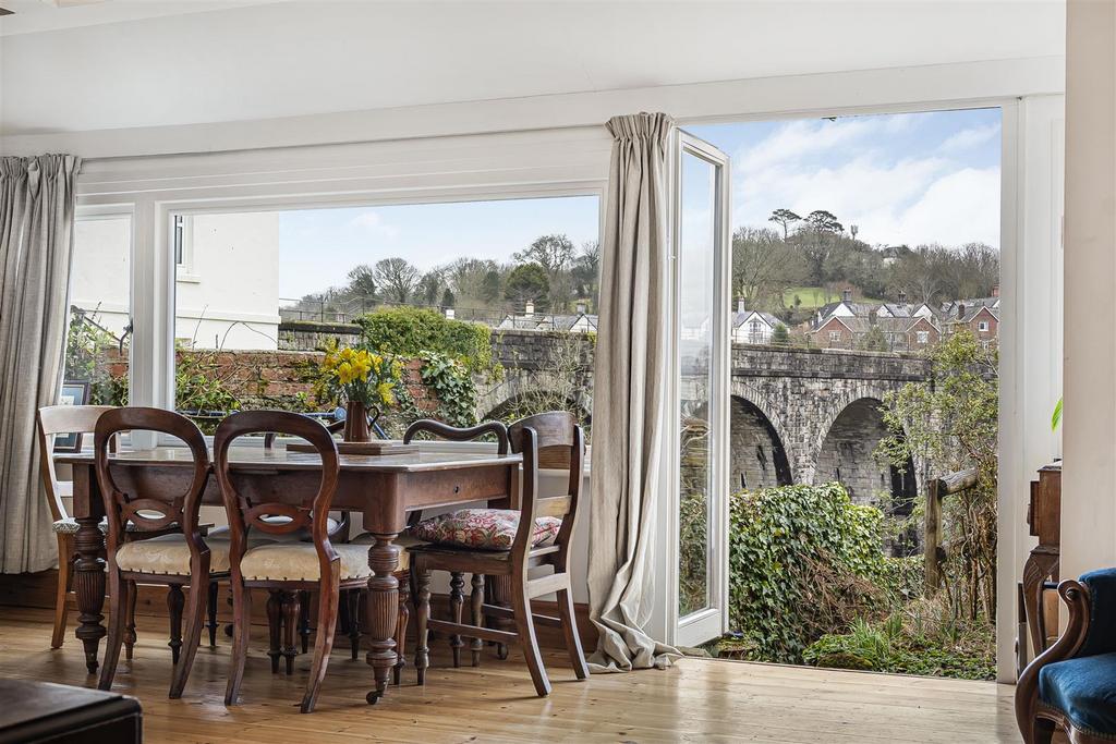 Dining area (1)