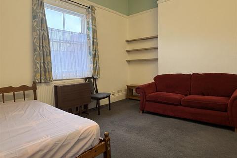1 bedroom in a house share to rent, Third Floor Apartment , Regent Road, Leicester