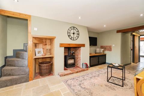 2 bedroom character property for sale, Grove Corner, Roughton, Norwich