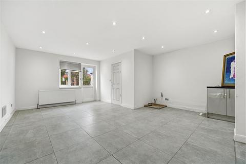 2 bedroom semi-detached house for sale, The Crossways, Hounslow TW5