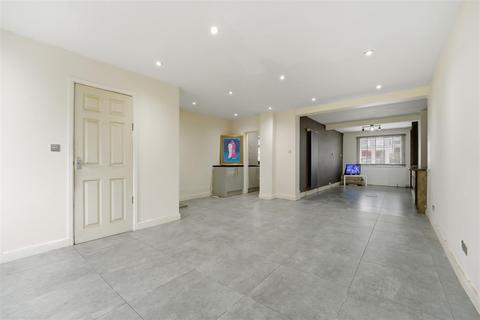 2 bedroom semi-detached house for sale, The Crossways, Hounslow TW5