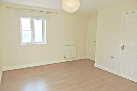 2 bedroom flat to rent, Wye Gardens, Fryers Lane, High Wycombe, HP12