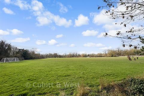 3 bedroom terraced house for sale, Thornton Place, Horley RH6