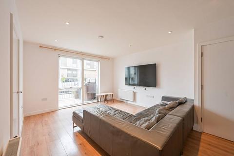 2 bedroom flat to rent, Net Street, Barking, IG11