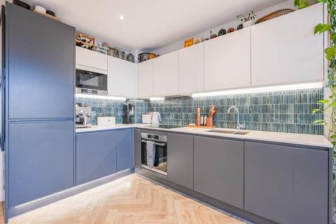 1 bedroom flat for sale, Grovelea Court, LONDON E3
