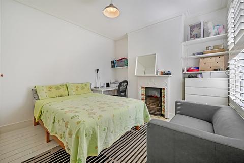 3 bedroom maisonette for sale, Kingsway, London