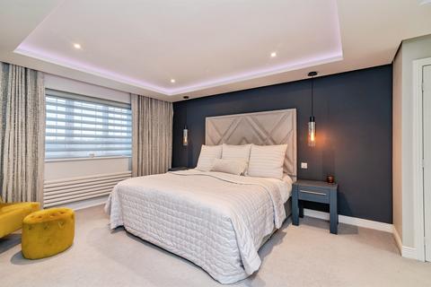 4 bedroom detached house for sale, The Green, Carlton, Nottingham