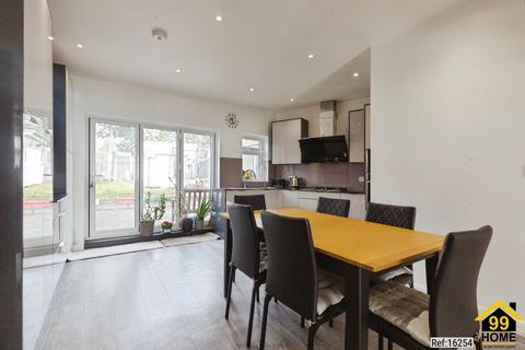 3 bedroom semi-detached house for sale, Curzon Avenue, Stanmore, United Kingdom, HA7