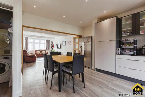 3 bedroom semi-detached house for sale, Curzon Avenue, Stanmore, United Kingdom, HA7