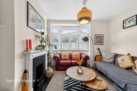 2 bedroom flat for sale, Kimble Road, London
