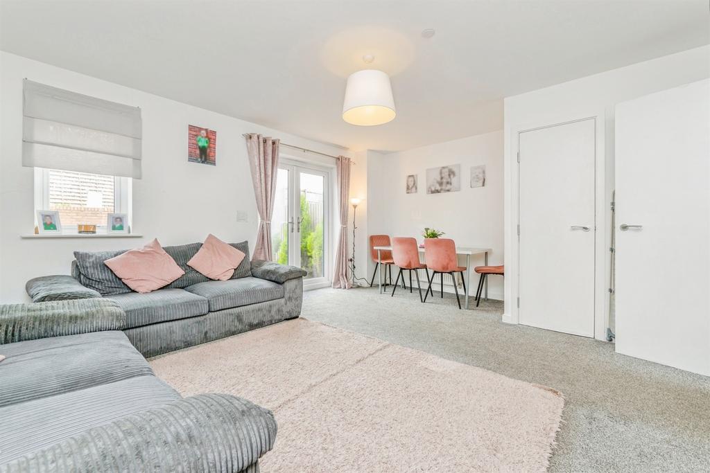 Lounge / Dining Area
