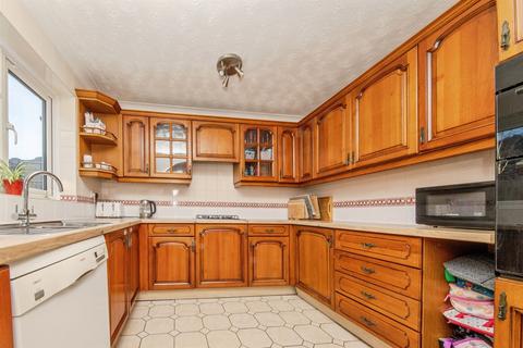 4 bedroom detached house for sale, Chalfont Road, Colchester