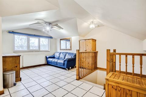 3 bedroom terraced house for sale, Avondale Street, WAKEFIELD
