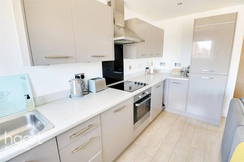 2 bedroom apartment to rent, Wideford Drive, ROMFORD