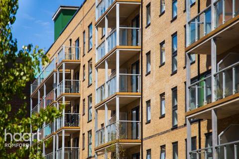 2 bedroom apartment to rent, Wideford Drive, ROMFORD