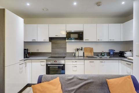 2 bedroom flat to rent, Adenmore Road, Catford, SE6