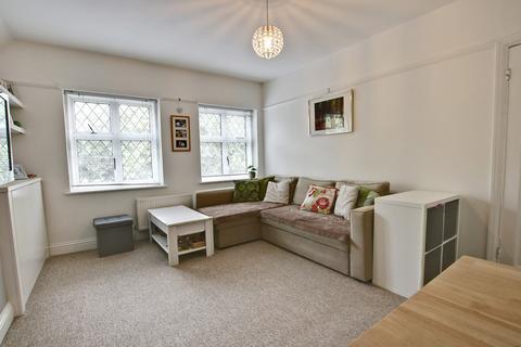 1 bedroom flat to rent, Ravenswood Crescent, West Wickham BR4