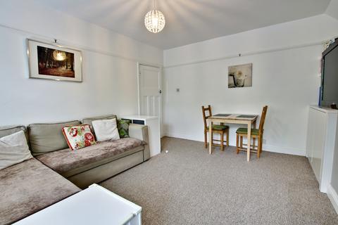1 bedroom flat to rent, Ravenswood Crescent, West Wickham BR4