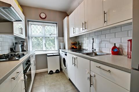 1 bedroom flat to rent, Ravenswood Crescent, West Wickham BR4