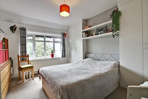 1 bedroom flat to rent, Ravenswood Crescent, West Wickham BR4