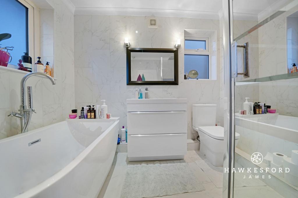 Middletune Avenue, Sittingbourne - Bathroom