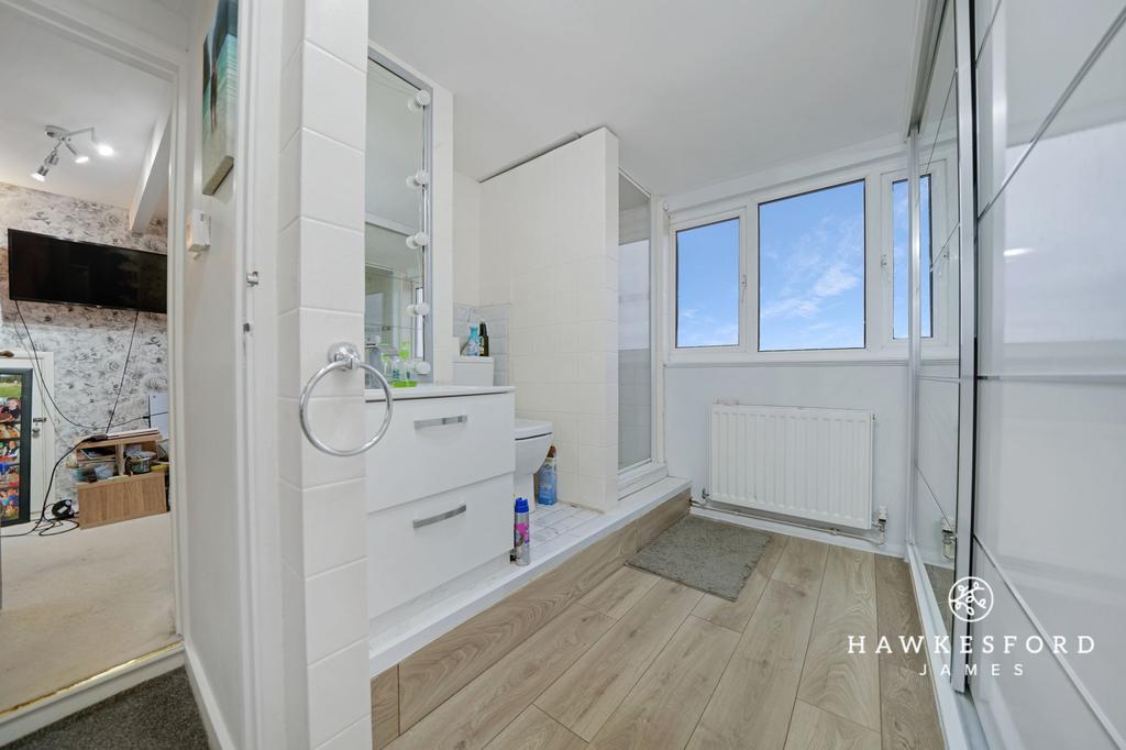 Middletune Avenue, Sittingbourne - Shower Room