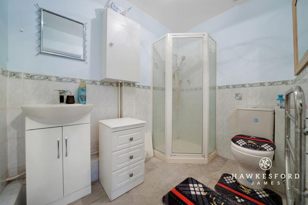 Middletune Avenue, Sittingbourne - Shower Room