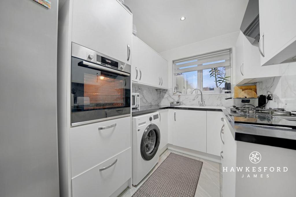 Middletune Avenue, Sittingbourne - Kitchen