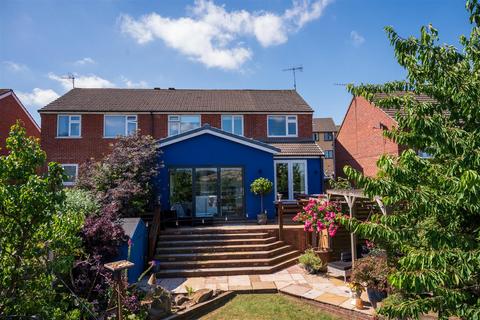 4 bedroom semi-detached house for sale - Burns Drive, Dronfield