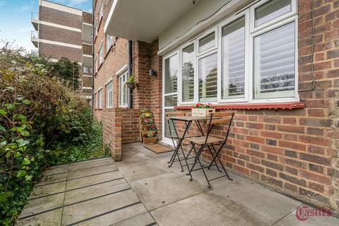 2 bedroom ground floor flat for sale, Shepherds Hill, N6
