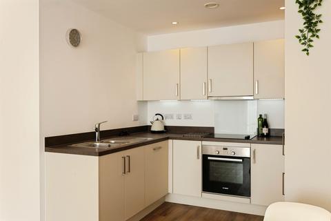 2 bedroom flat for sale, Midland Road, Bath