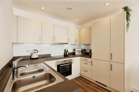 2 bedroom flat for sale, Midland Road, Bath