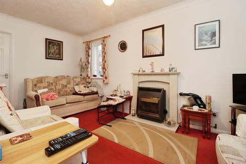 2 bedroom end of terrace house for sale, Kings Court, Desborough, Kettering