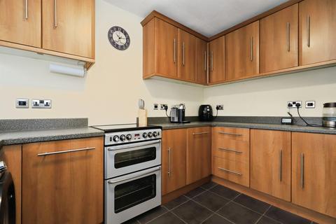 3 bedroom semi-detached house for sale, Comberton Road, Kidderminster