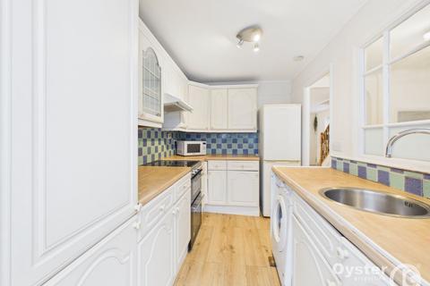 4 bedroom semi-detached house to rent, Leaholme Way, Ruislip, HA4