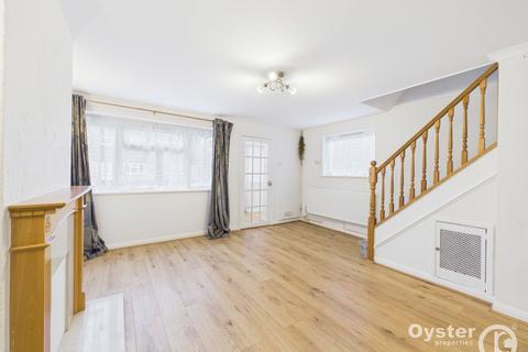 4 bedroom semi-detached house to rent, Leaholme Way, Ruislip, HA4