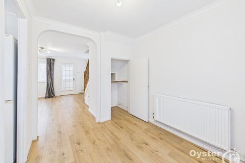 4 bedroom semi-detached house to rent, Leaholme Way, Ruislip, HA4