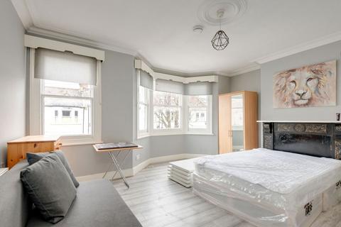 5 bedroom house to rent, Ambleside Road, London NW10