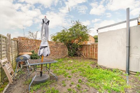 3 bedroom flat to rent, Bertie Road, London NW10