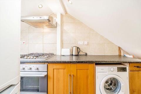 Flat to rent, Bertie Road, London NW10