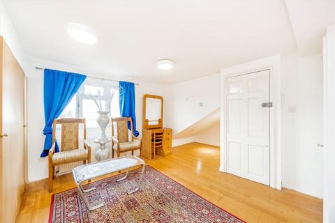 Flat to rent, Bertie Road, London NW10